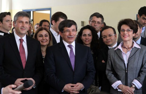 2012 - Dolmetscherin des österreichischen Außenministers and Vizekanzlers Michael Spindelegger und des türkischen Außenministers Ahmet Davutoğlu